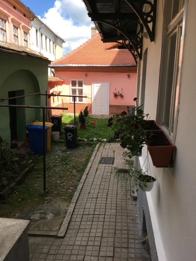 Апартаменты House Centrul Istoric Ll Сибиу Экстерьер фото